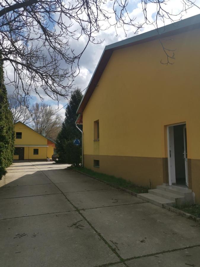Appartamento Podlovics Tanya Panzio Kemecse Esterno foto